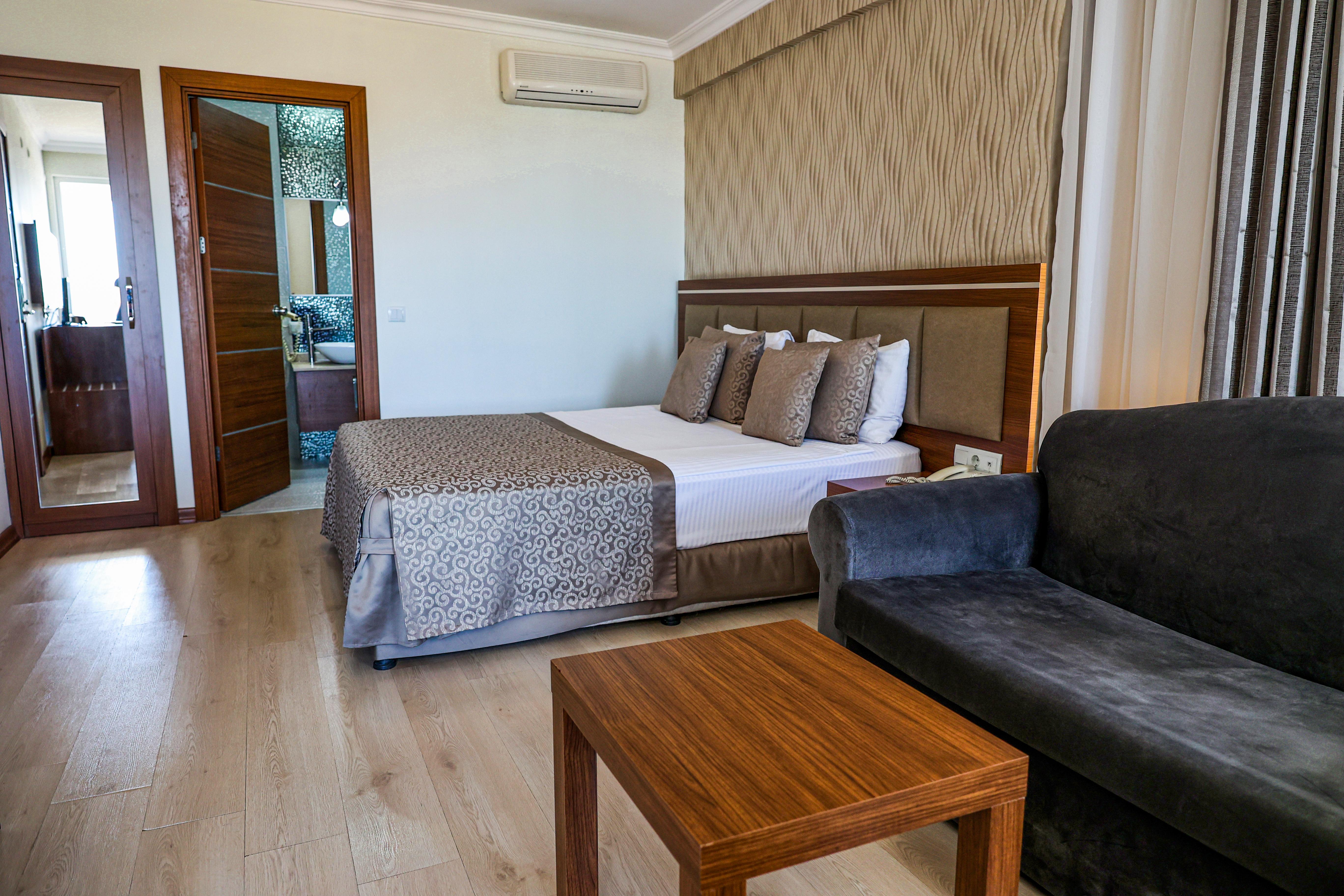 The Corner Park Hotel Antalya Bagian luar foto