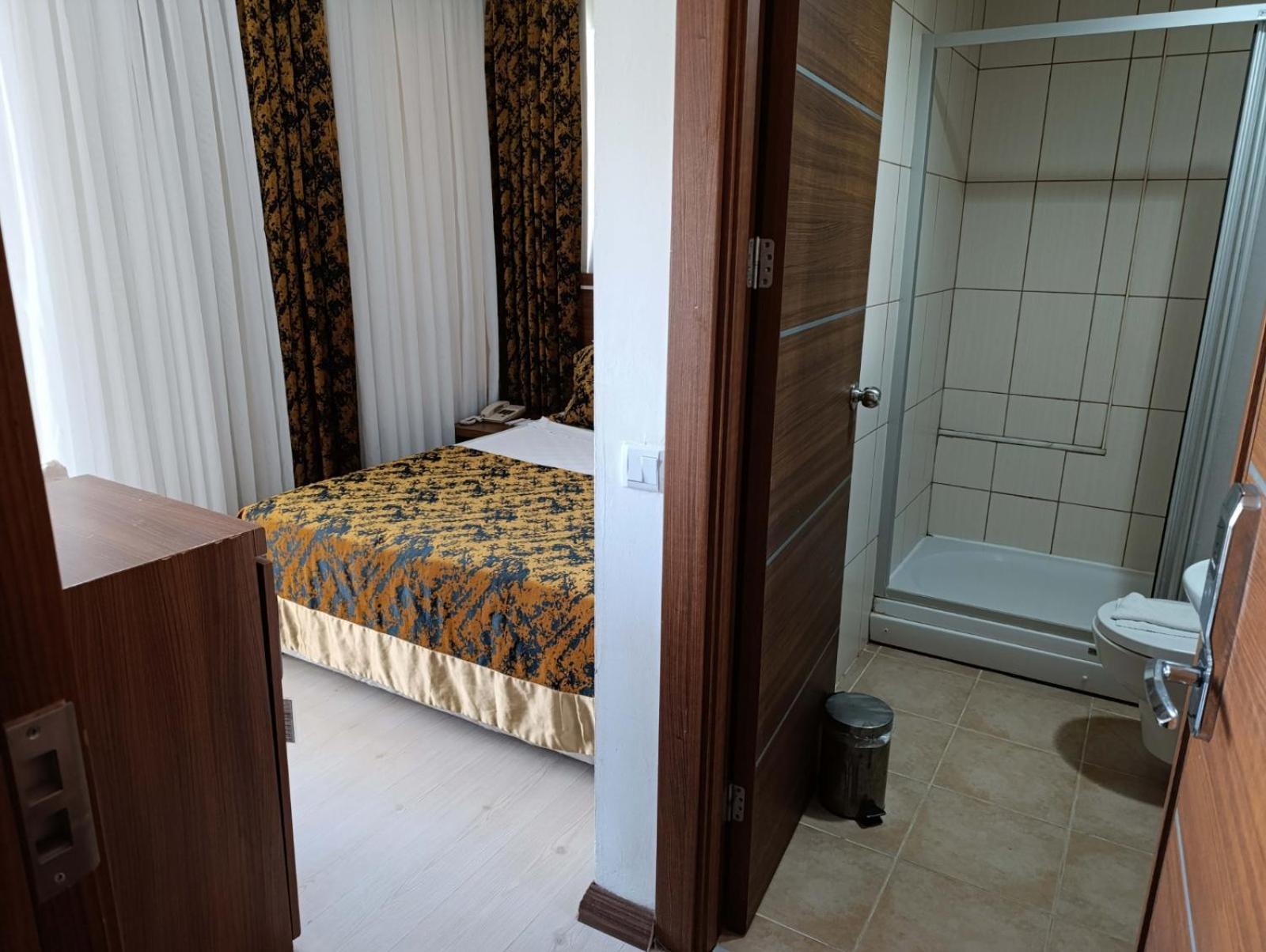 The Corner Park Hotel Antalya Bagian luar foto