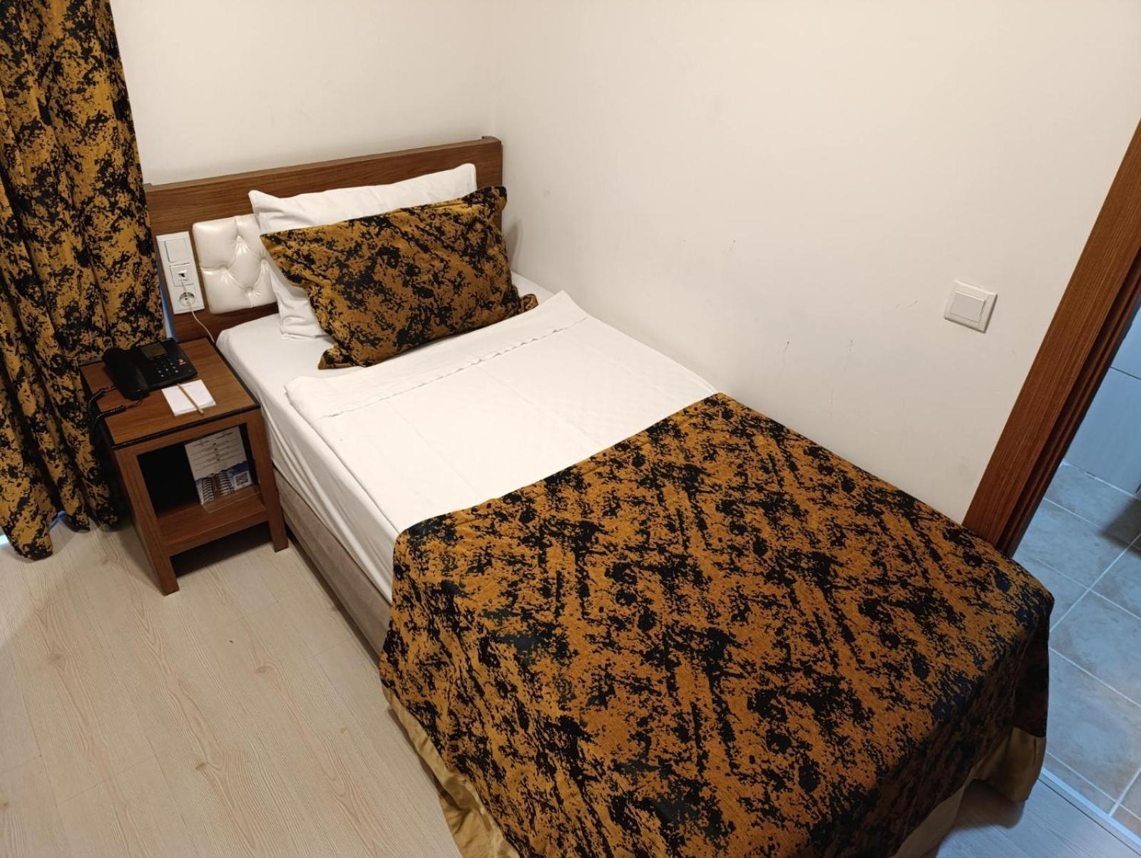 The Corner Park Hotel Antalya Bagian luar foto