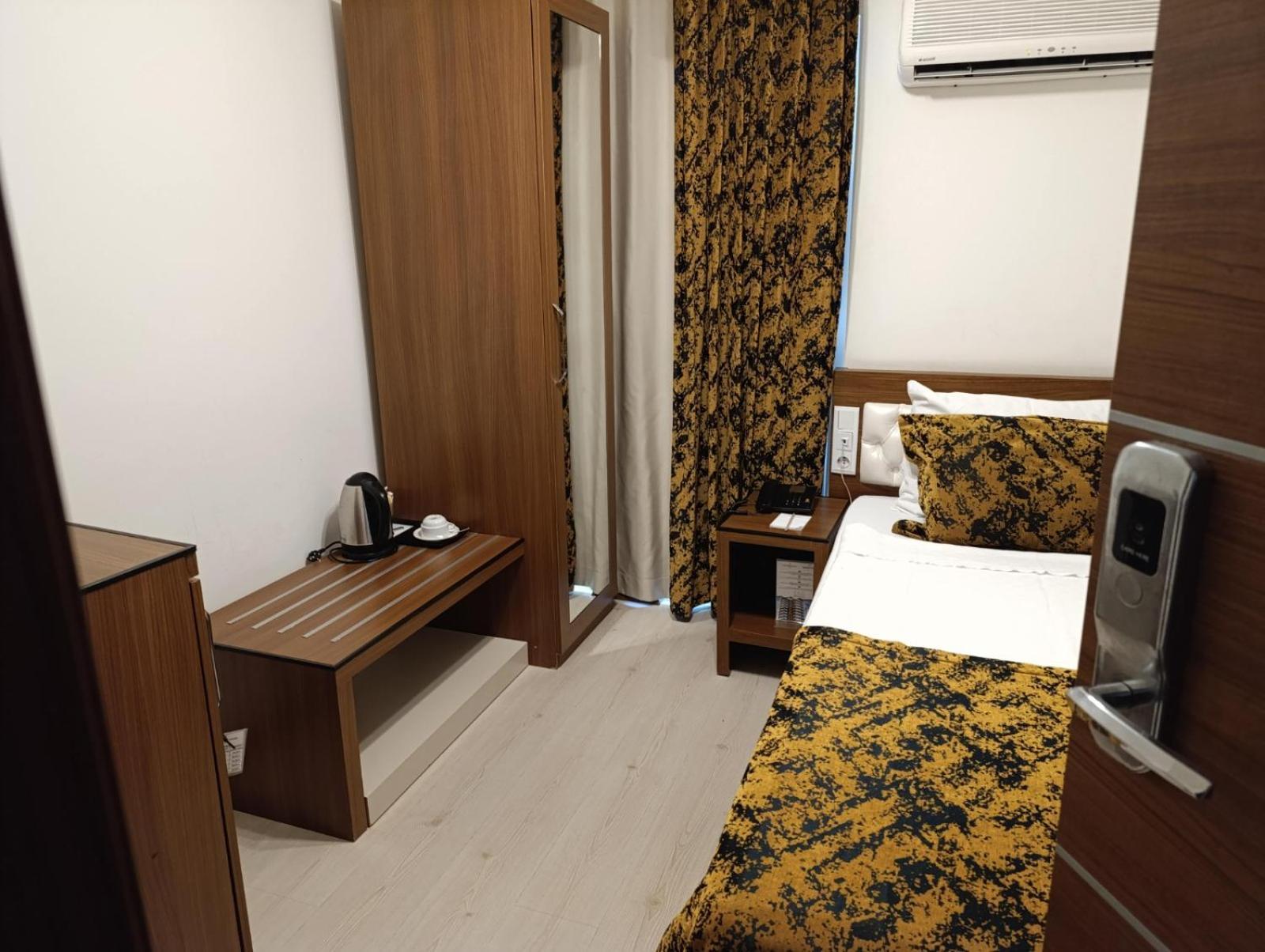 The Corner Park Hotel Antalya Bagian luar foto