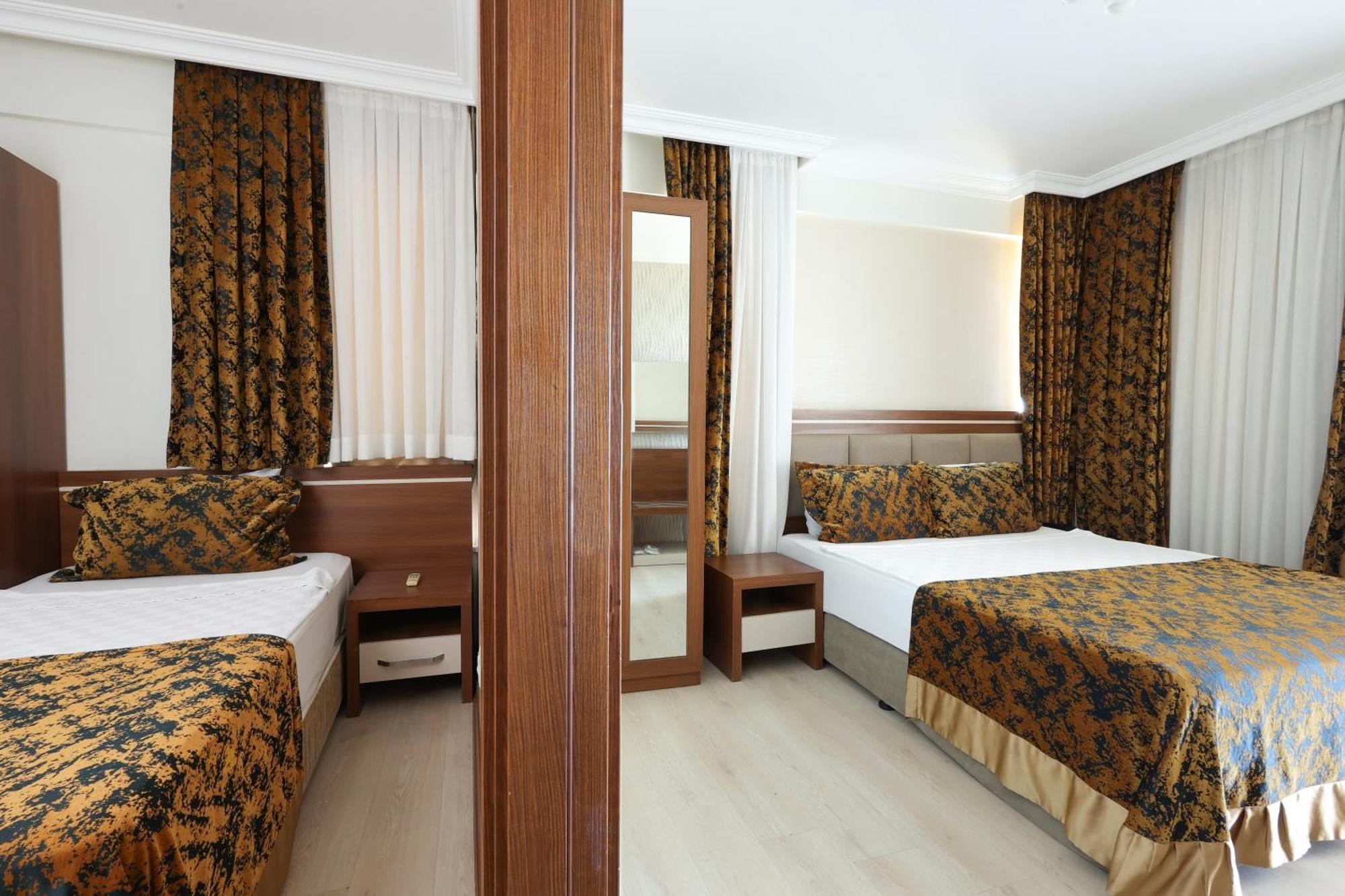 The Corner Park Hotel Antalya Bagian luar foto