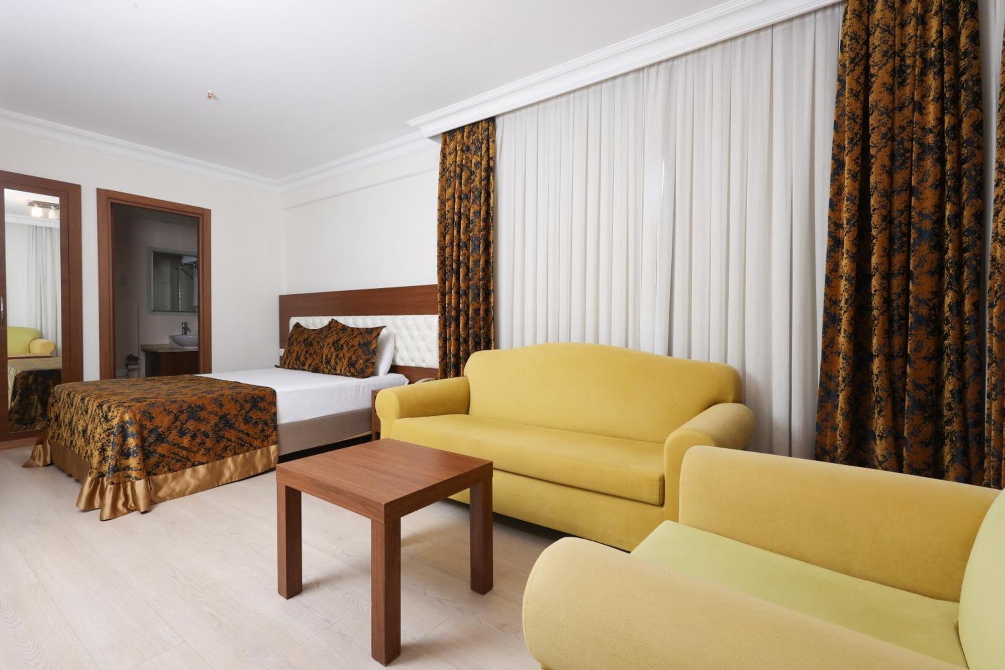 The Corner Park Hotel Antalya Bagian luar foto