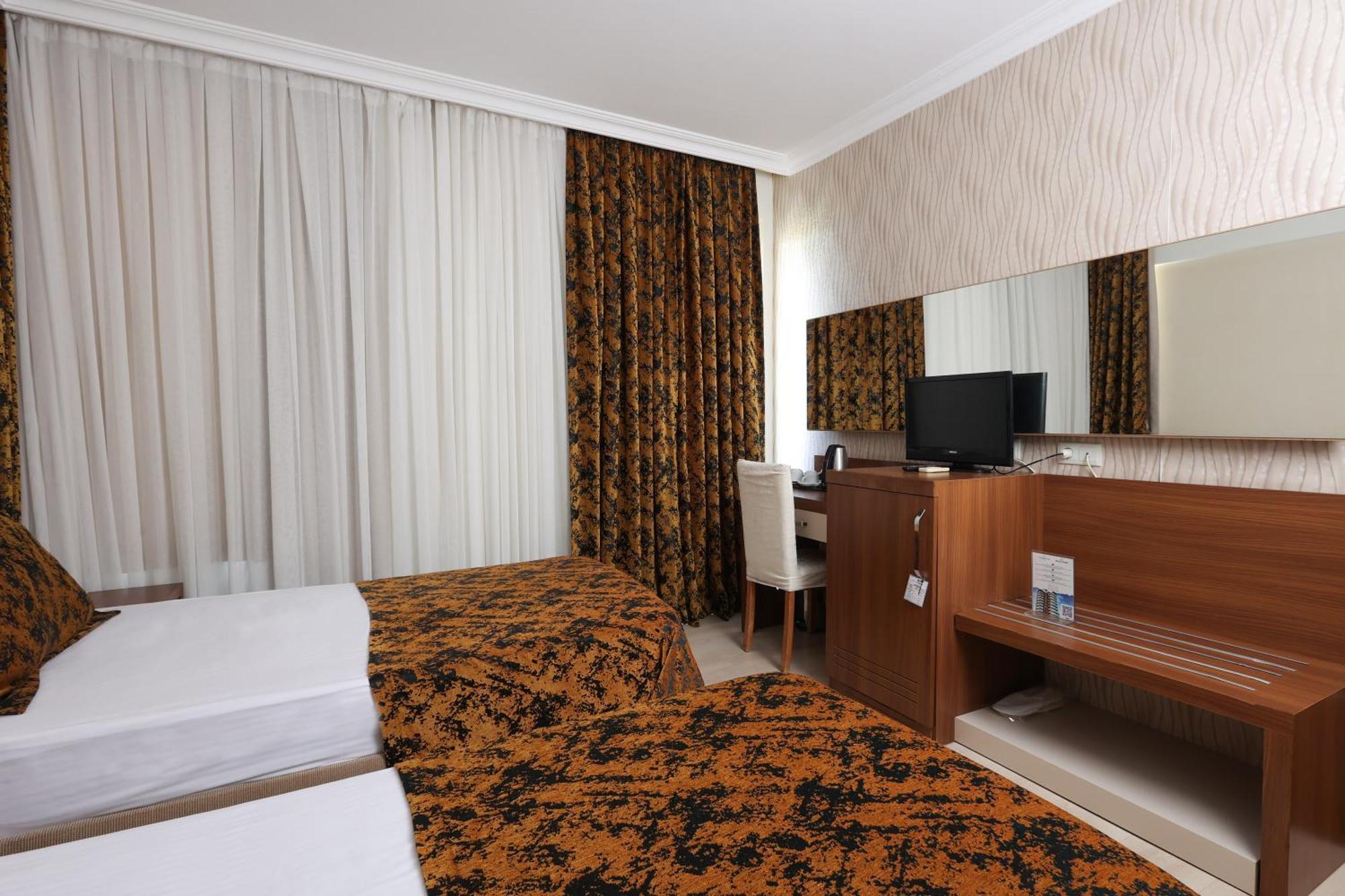 The Corner Park Hotel Antalya Bagian luar foto