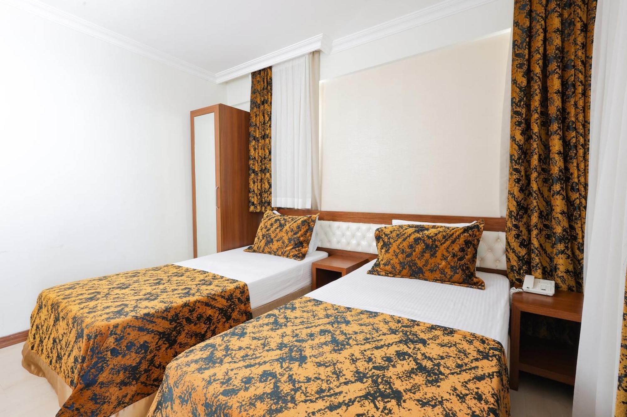 The Corner Park Hotel Antalya Bagian luar foto